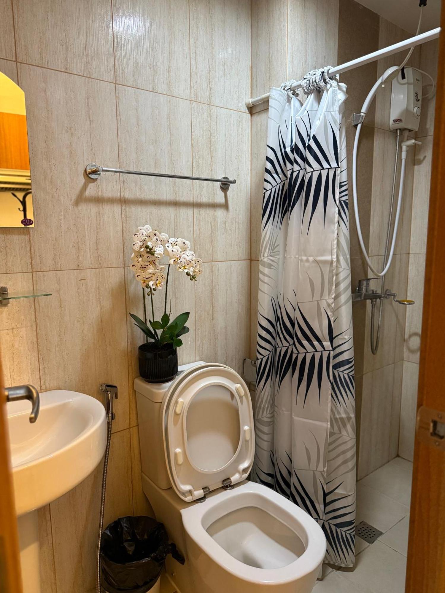 8 Adriatico Staycation Manila Exterior foto